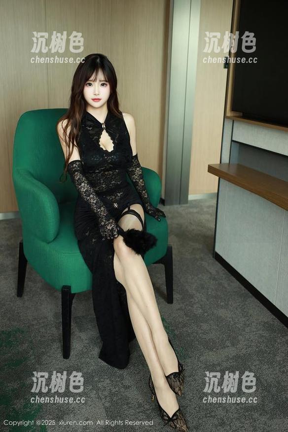 秀人网-杏子Yada 秀人网 - 杏子Yada的白丝柔情:无圣光下的微妙对比