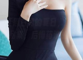 秀人网 - 红唇白裙的夏日，下载江露露的作品集，后悔药没的哦！