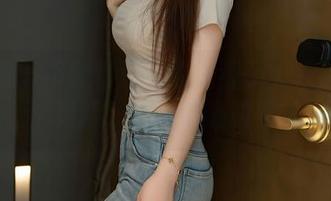 秀人网 - 不能错过的蕾蕾醒了没户外美图更新，语气颇有挑剔