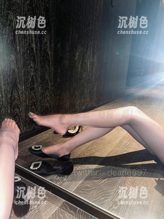 脸红Dearie 微密圈 - 脸红Dearie的牛仔裤,说好的淑女,偏偏要来点‘窈窕’感!