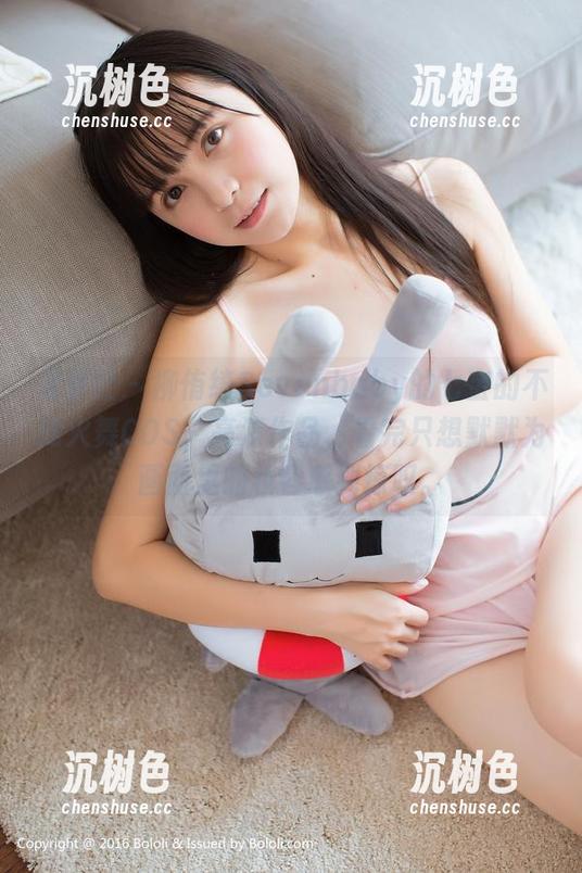 菠萝社 - 柳侑绮Sevenbaby的七宝的不知火舞COS，高清作品，看完只想默默为画面里的妆容感到惊叹。