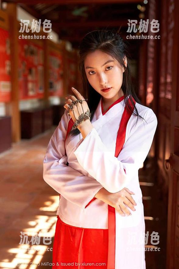 蜜桃社-铃木 蜜桃社 - 铃木的纯白旅程:照片里的一抹白,带来了一整天的好心情!
