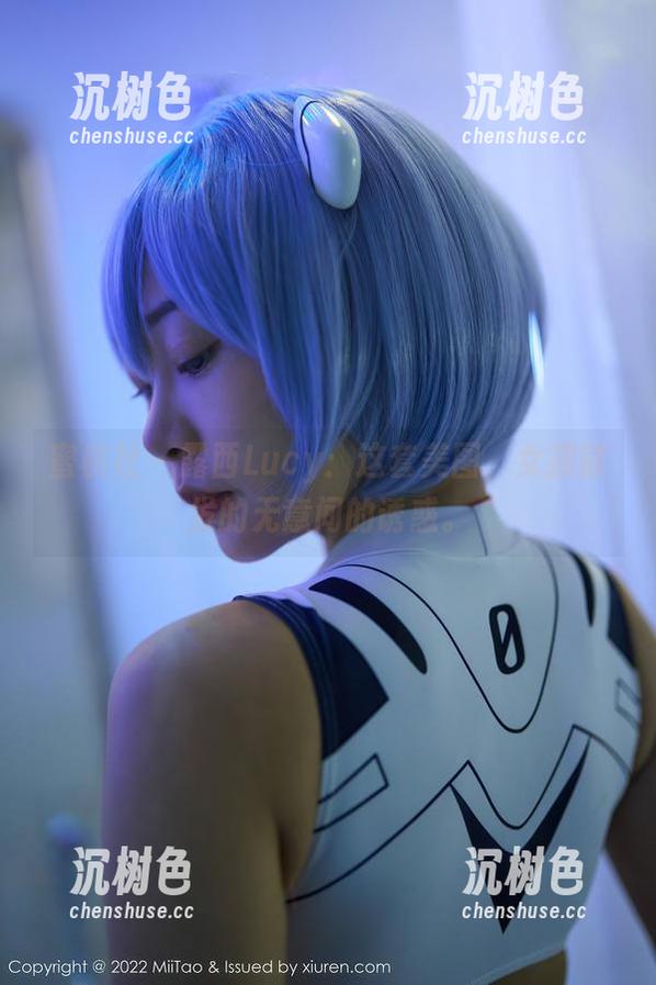 蜜桃社 - 露西Lucy：这套美图，女孩散发的无意间的诱惑。