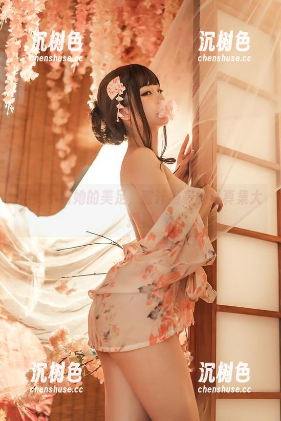 蜜汁猫裘 不要小看她的美足,蜜汁猫裘的写真集大揭秘