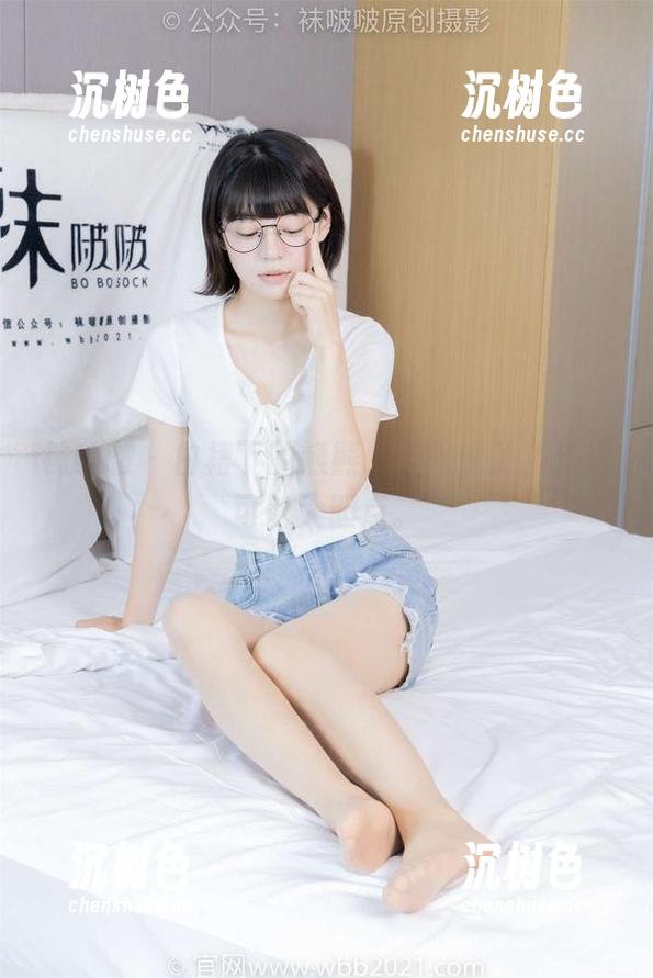袜啵啵-熊熊 袜啵啵 - 白裙下的熊熊,圣光没了,反而可以大胆点。