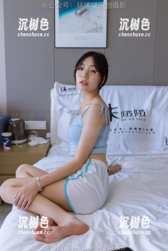 袜啵啵-甜甜圈 袜啵啵 - 想看修女的‘甜拨’?甜甜圈私拍合集大揭晓!