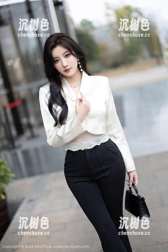 语画界 - 在奈沐子的作品中发现网袜的细节之美