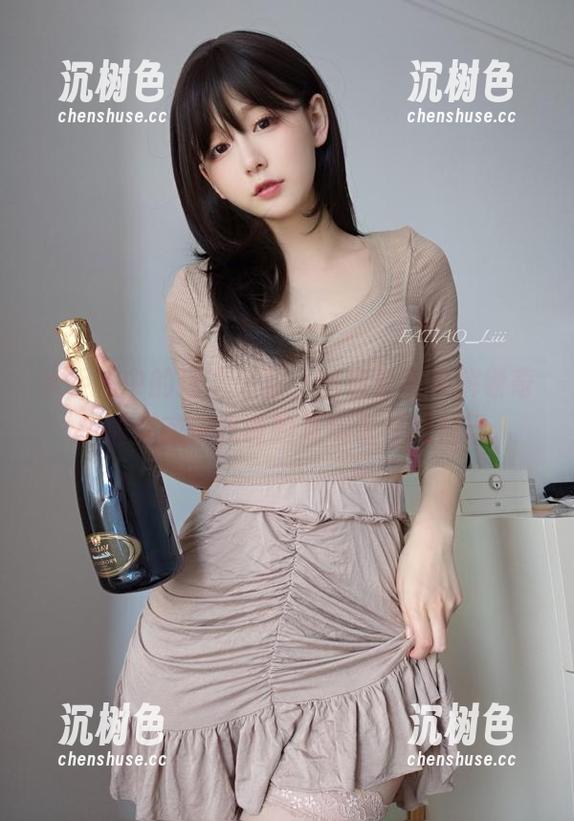 迷之呆梨 水手服中的迷之呆梨,图包分享来解锁奇怪的灵魂…我说的其实也是我自己.