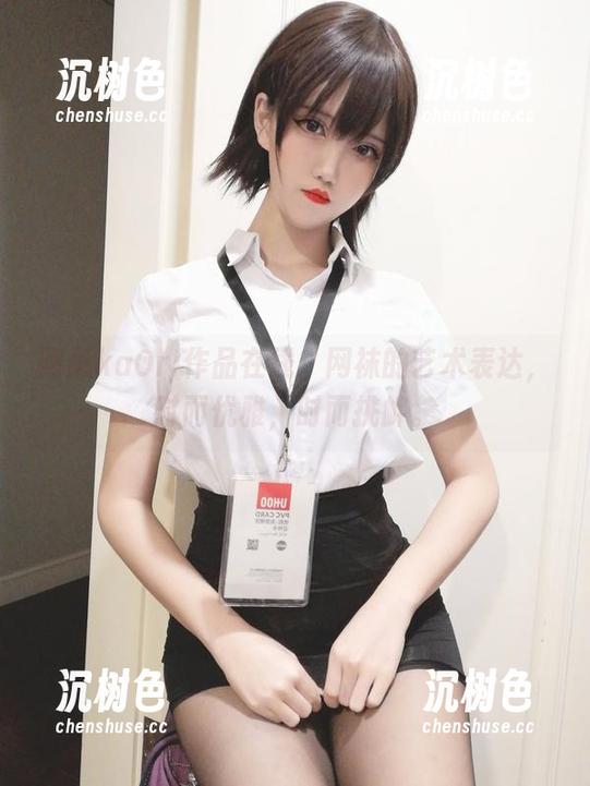 阿薰kaOri 阿薰kaOri作品在线:网袜的艺术表达,时而优雅,时而挑衅。