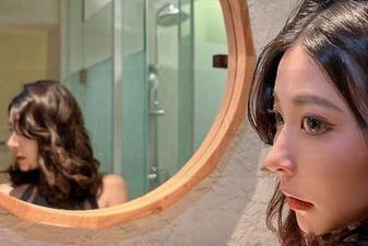 微密圈 - 陈妮妮UNI的私房写真：油亮丝足让我联想起小时候的那些零食