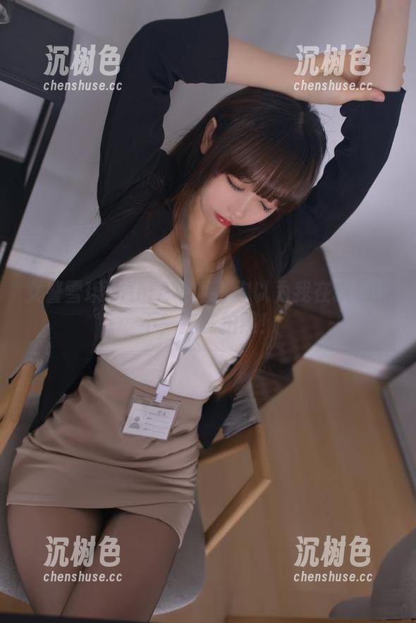 雪琪SAMA 女警雪琪SAMA写真:你以为我在执法?不,我在拍照!
