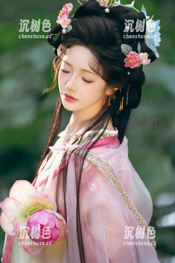雯妹不讲道理 雯妹不讲道理最新图册,一不小心又被JK引诱了。