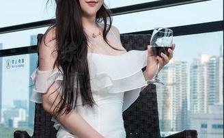 青豆客 - 只看徐妍馨Mandy，完全忘记了女友的真实照片是啥样的！