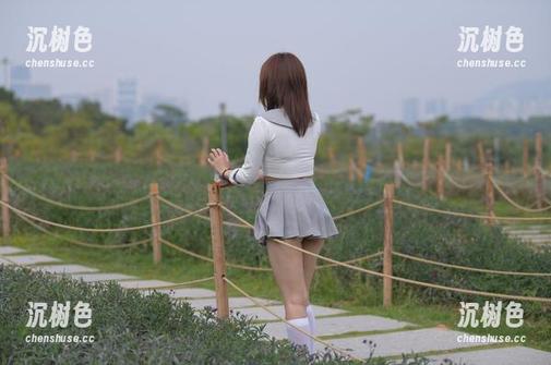 魔镜街拍-艾小青 魔镜街拍 - 这才是艾小青的体操服!看她如何优雅地在镜头前翻滚!